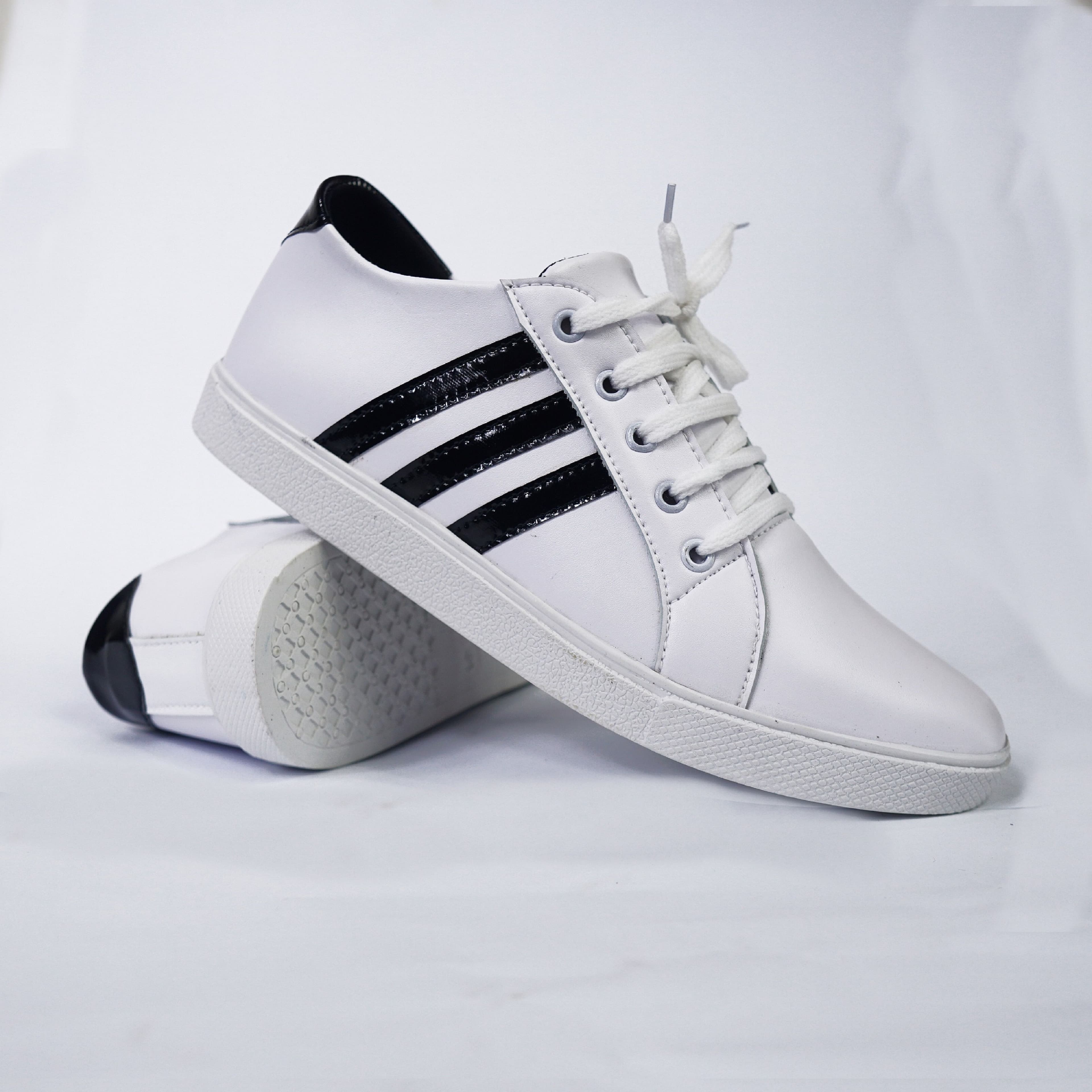 Trendycasual sneaker Light weight fashion sheos white